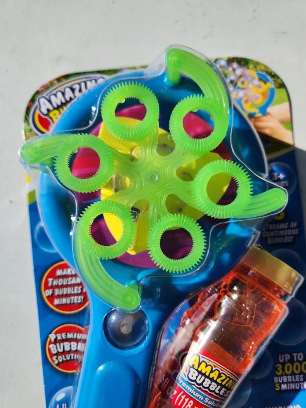 NEW Amazing Bubble Blizzard Toy Outdoor Backyard Picnic Stocking Stuffer